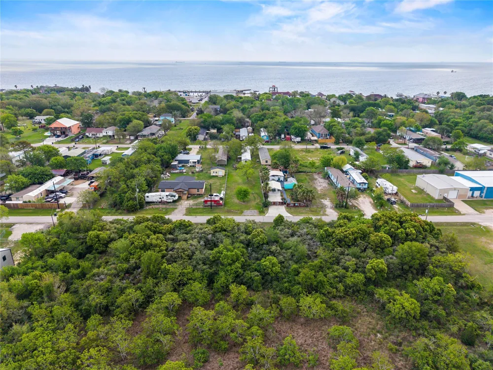309 5th Street San Leon, TX 77539