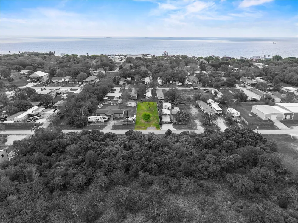 309 5th Street San Leon, TX 77539