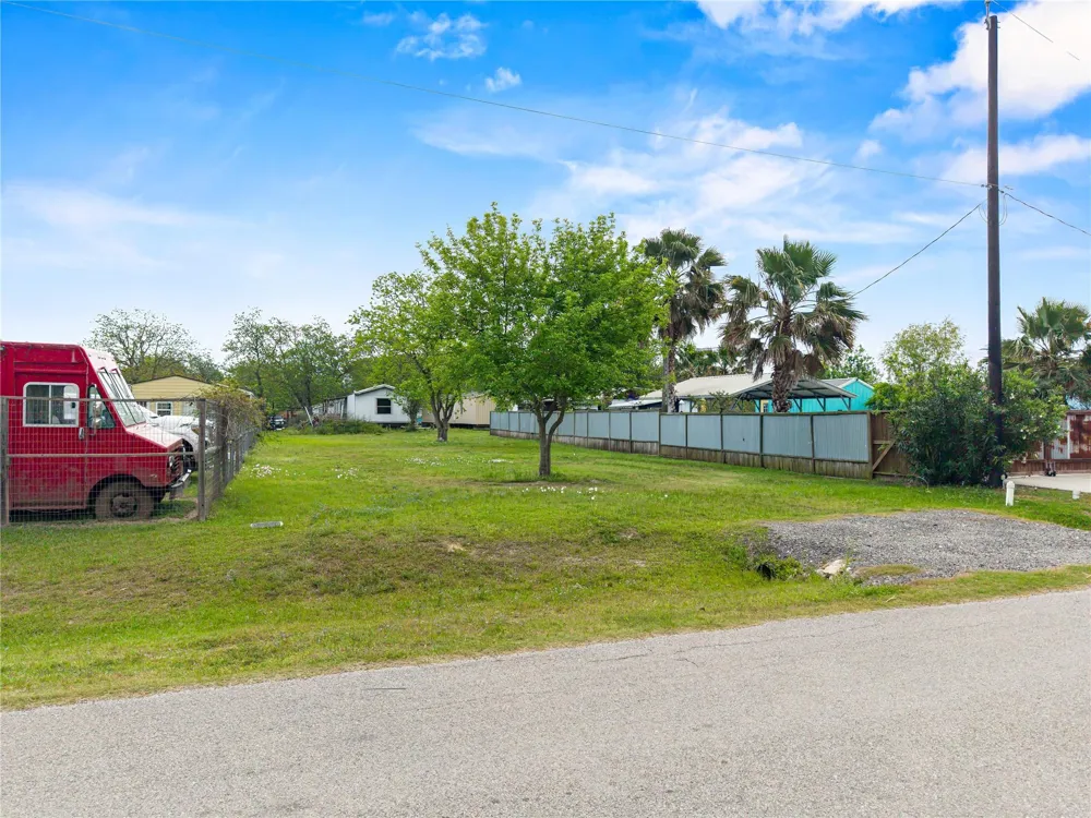 309 5th Street San Leon, TX 77539