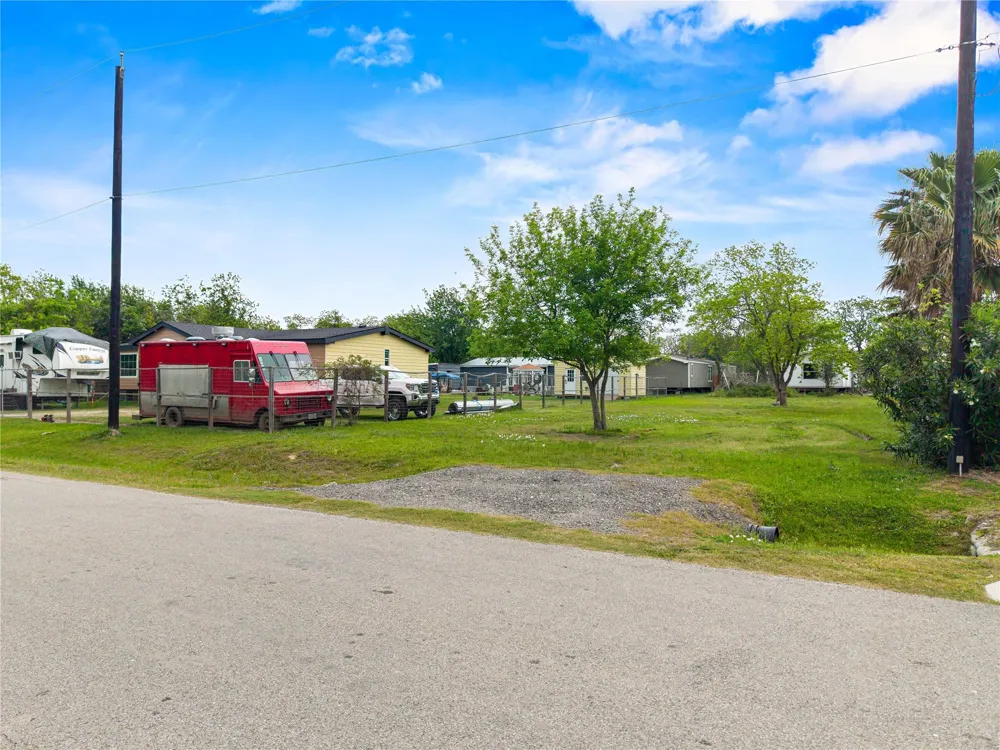 309 5th Street San Leon, TX 77539