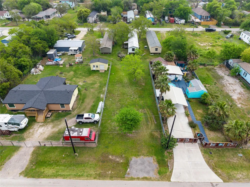 309 5th Street San Leon, TX 77539