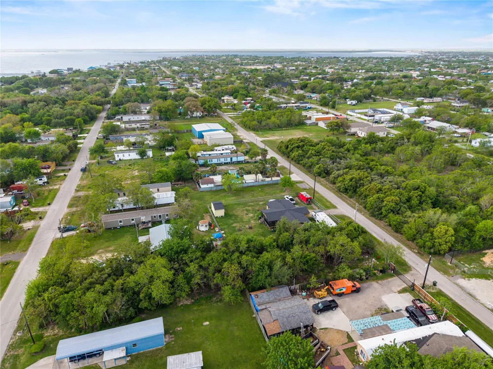 309 5th Street San Leon, TX 77539