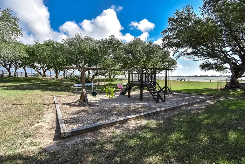 448 Stovall Drive Palacios, TX 77465