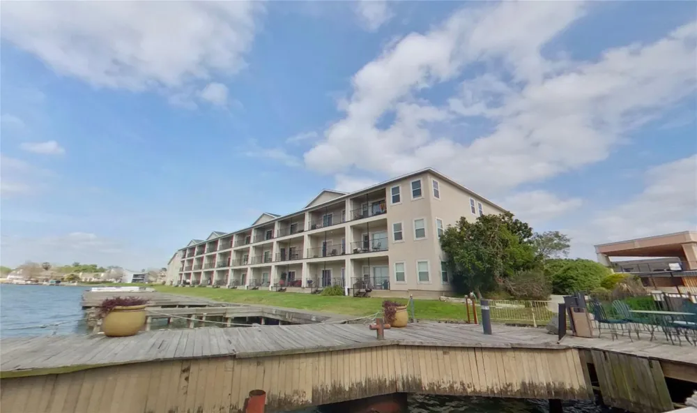 7039 Kingston Cove #307 Willis, TX 77318