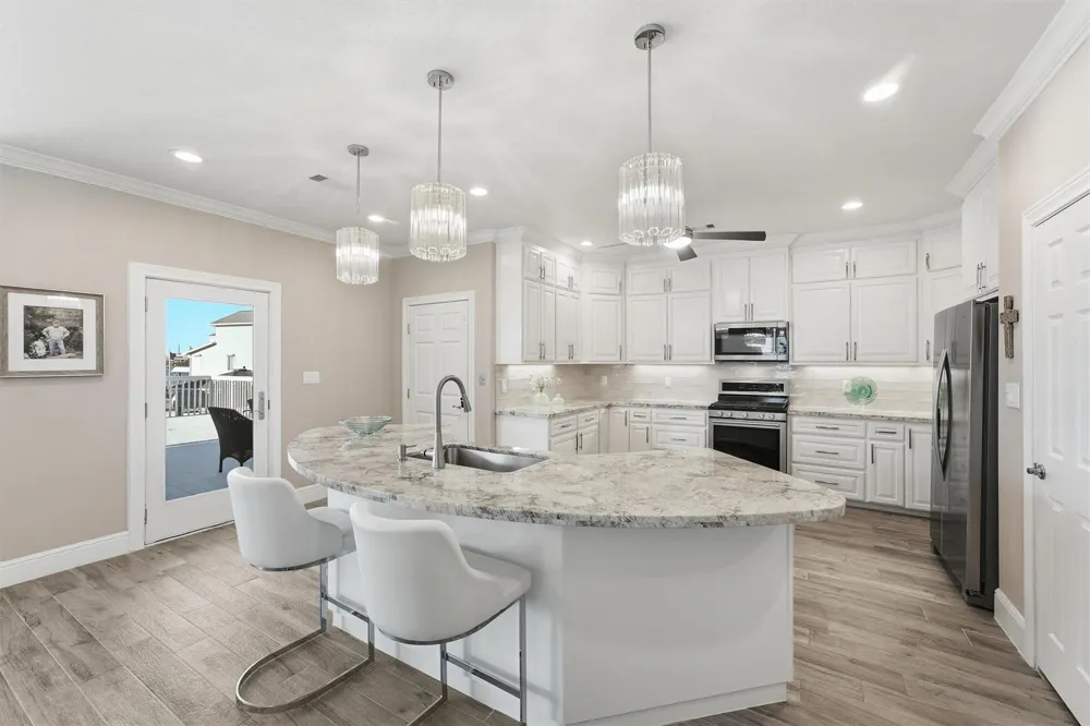438 Amanda Circle Tiki Island, TX 77554