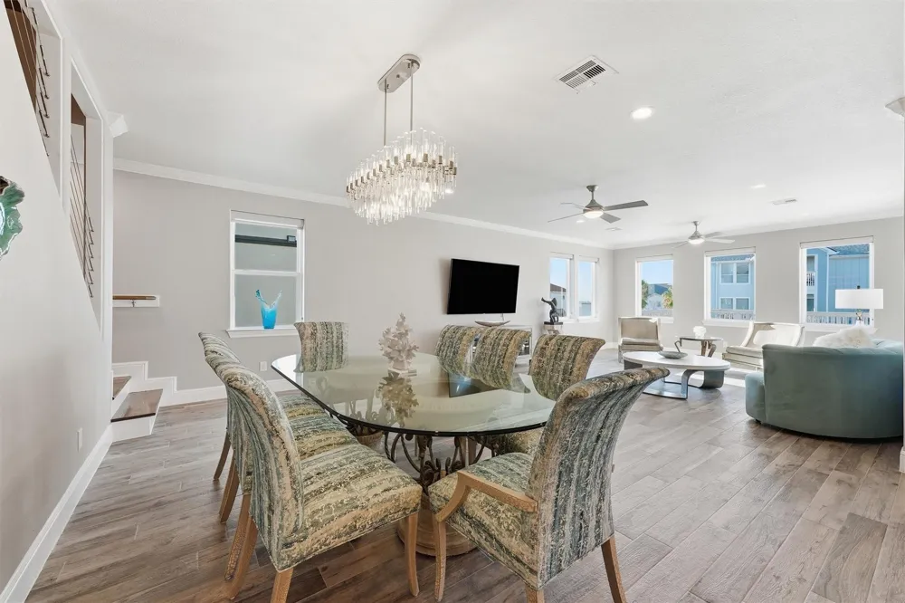 438 Amanda Circle Tiki Island, TX 77554