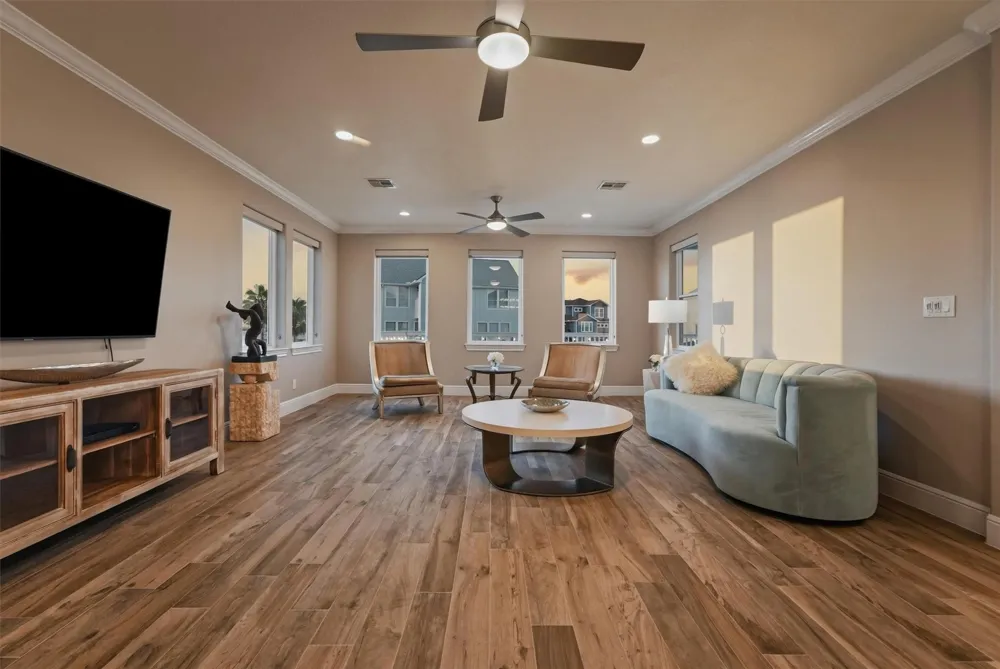 438 Amanda Circle Tiki Island, TX 77554
