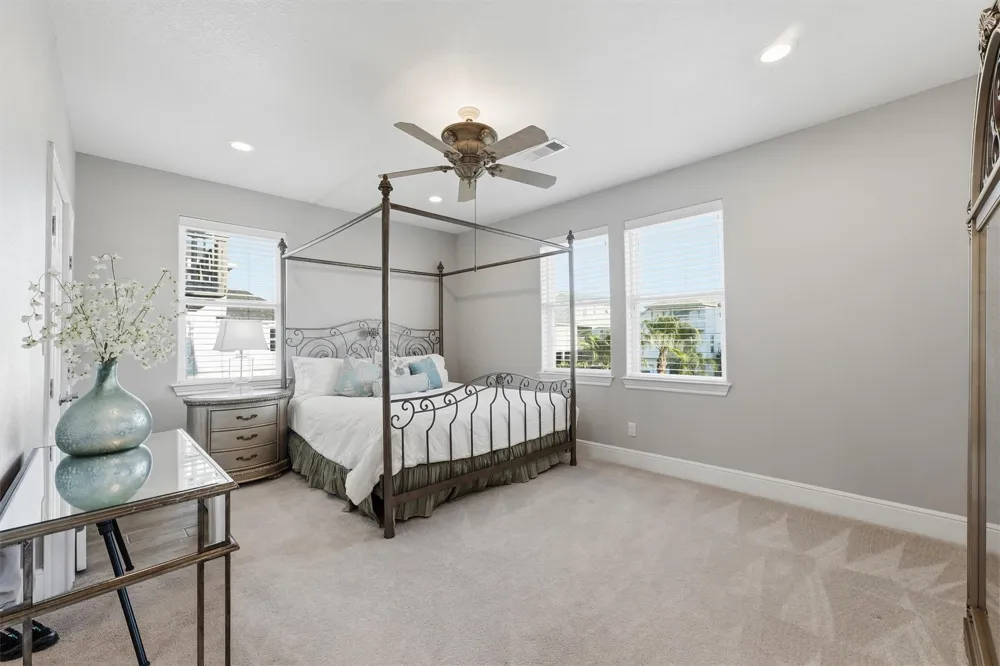438 Amanda Circle Tiki Island, TX 77554