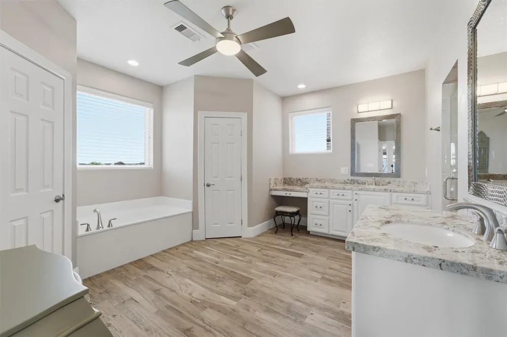 438 Amanda Circle Tiki Island, TX 77554