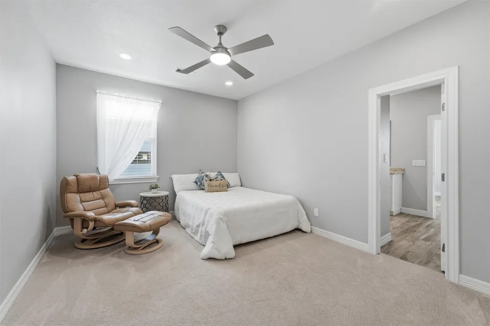 438 Amanda Circle Tiki Island, TX 77554