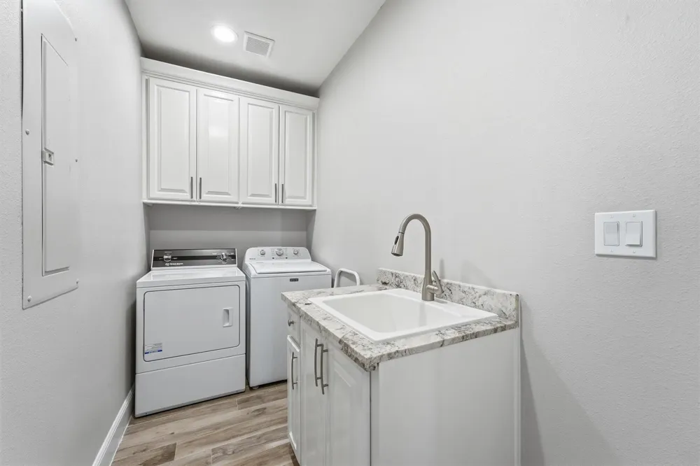 438 Amanda Circle Tiki Island, TX 77554
