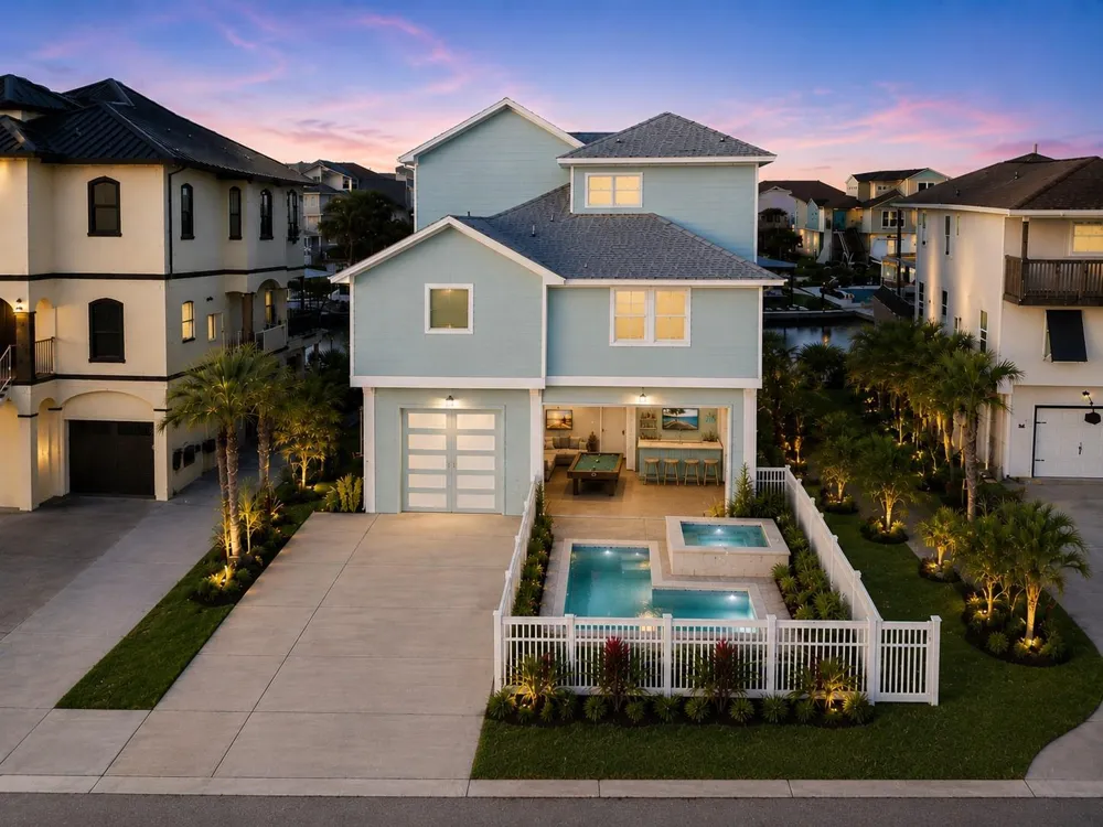 438 Amanda Circle Tiki Island, TX 77554