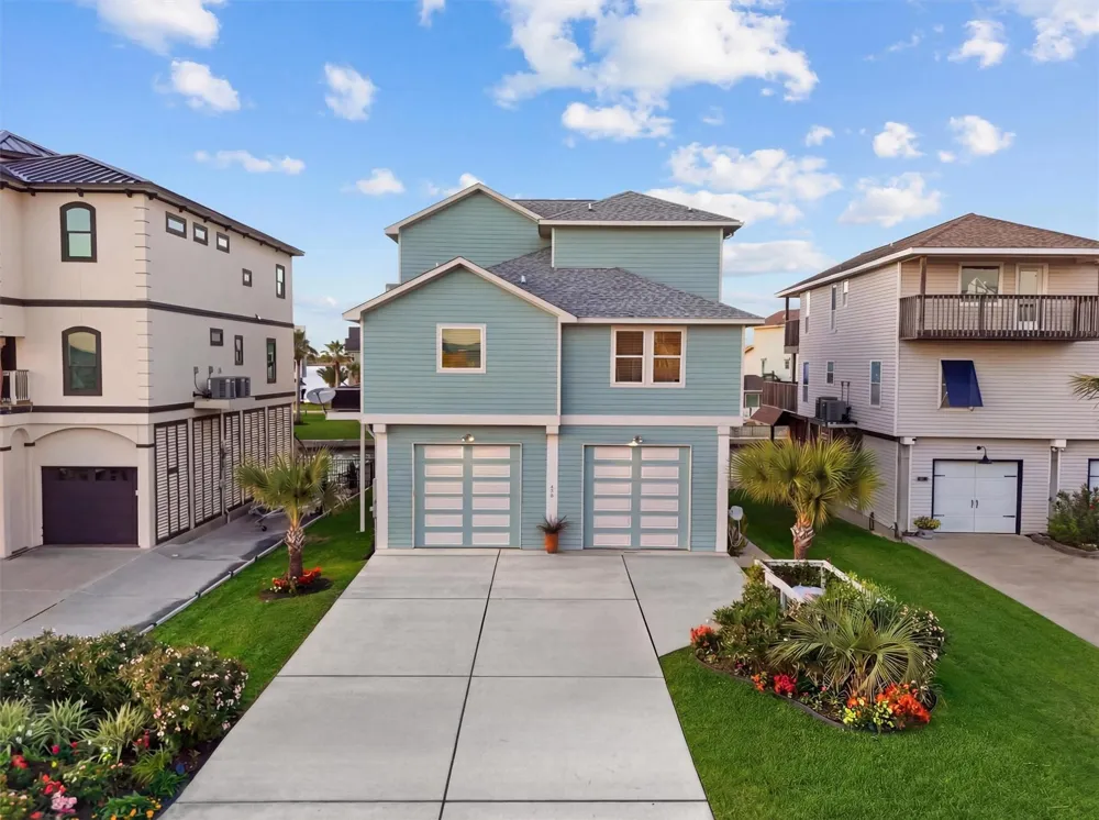 438 Amanda Circle Tiki Island, TX 77554