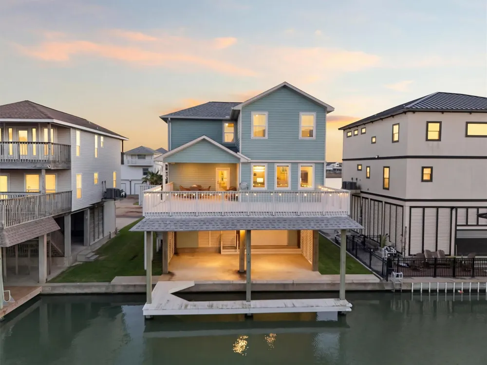 438 Amanda Circle Tiki Island, TX 77554