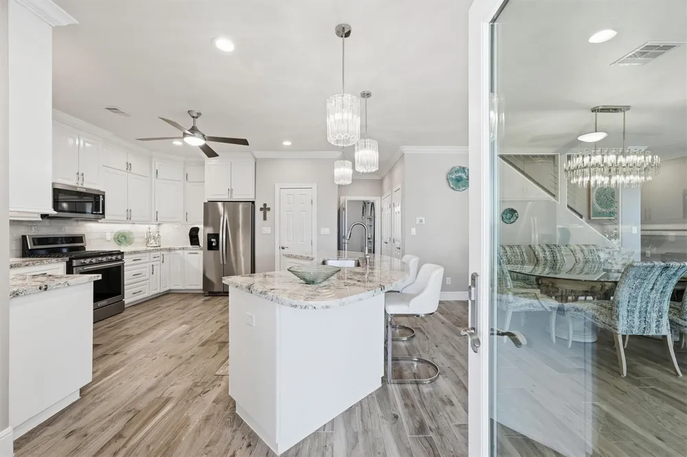 438 Amanda Circle Tiki Island, TX 77554