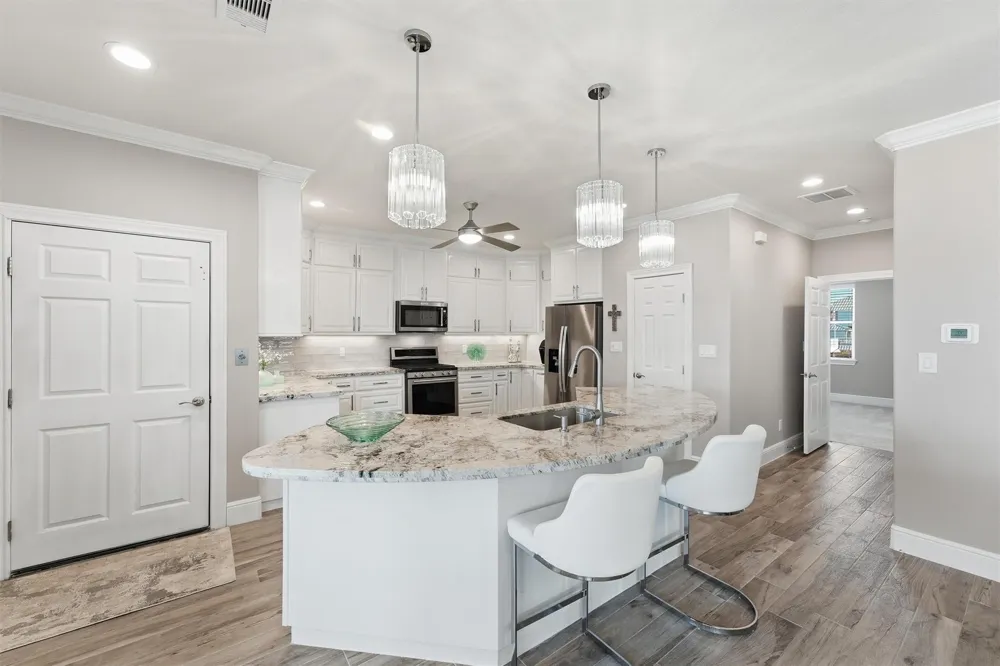 438 Amanda Circle Tiki Island, TX 77554