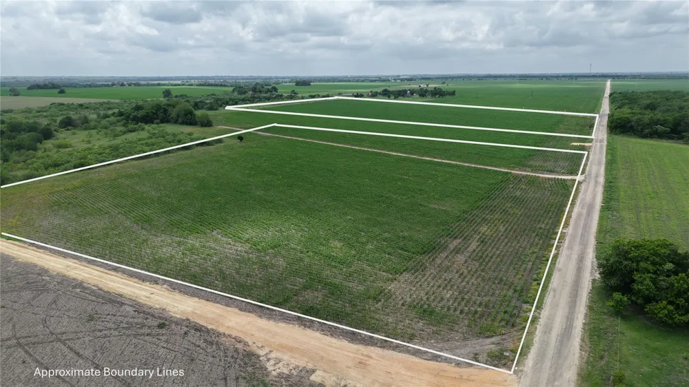 53 County Road 453 Taylor, TX 76574