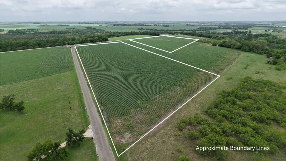 53 County Road 453 Taylor, TX 76574