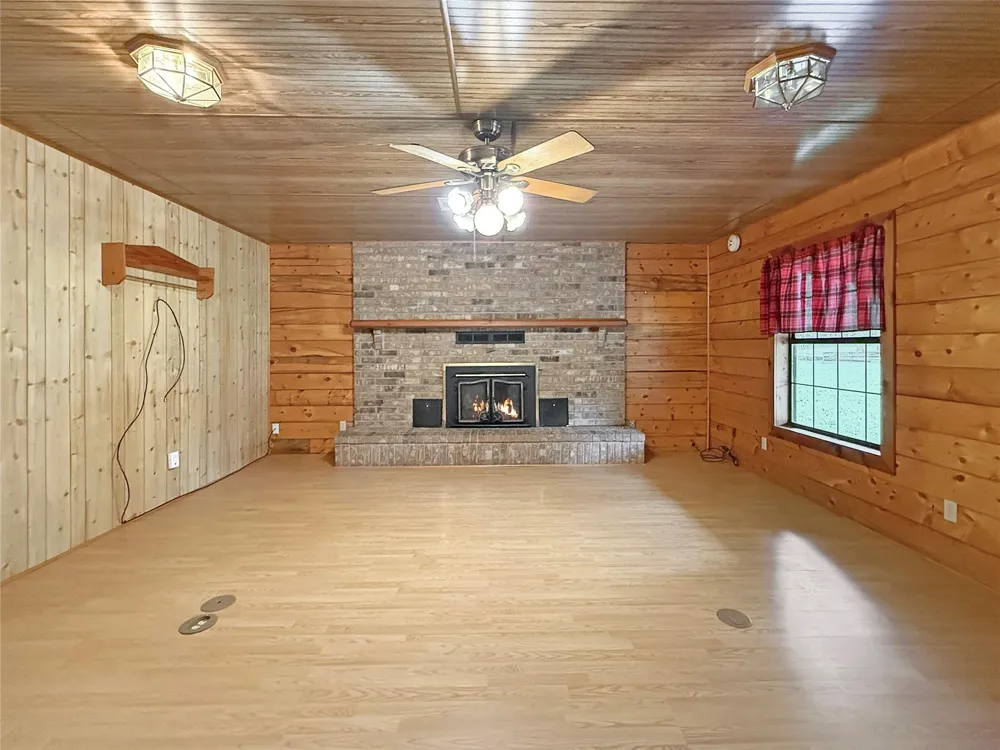 1517 County Road 4250 Woodville, TX 75979