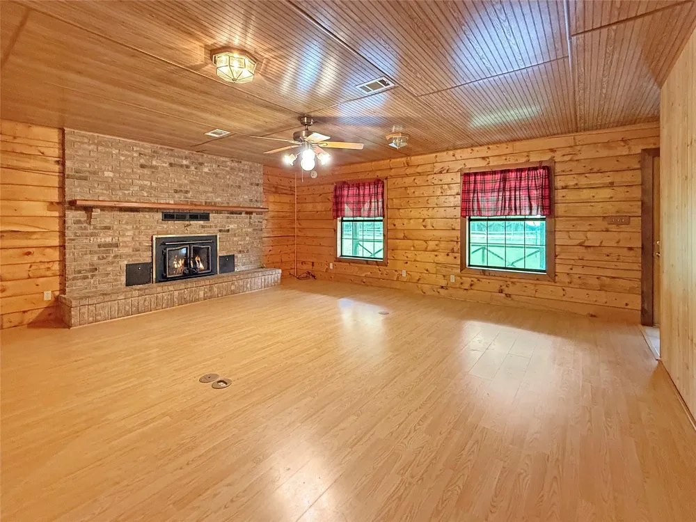 1517 County Road 4250 Woodville, TX 75979