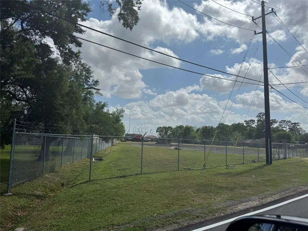 16942 Avenue B Channelview, TX 77530
