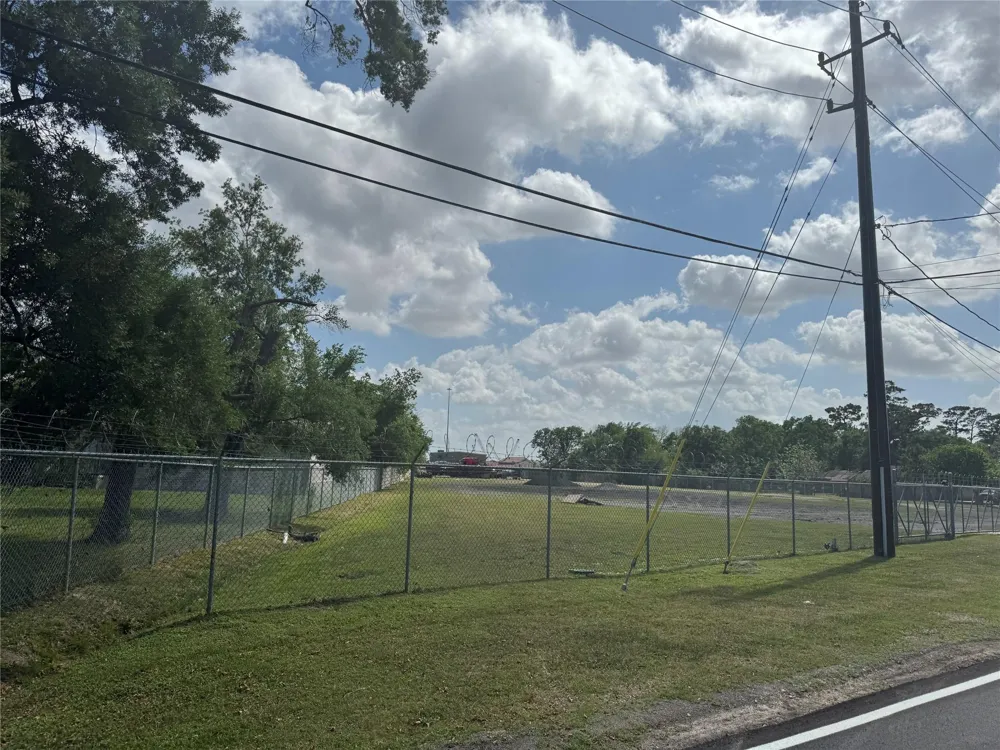 16942 Avenue B Channelview, TX 77530