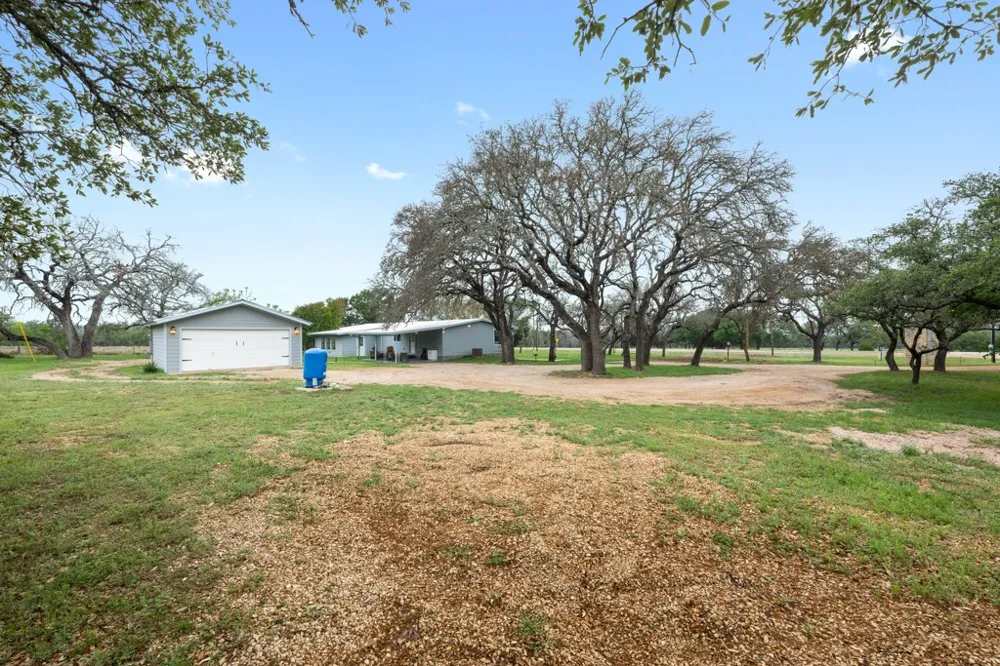 1169 W US Highway 290 Johnson City, TX 78636