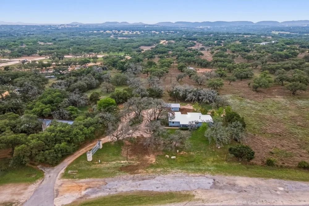 1169 W US Highway 290 Johnson City, TX 78636