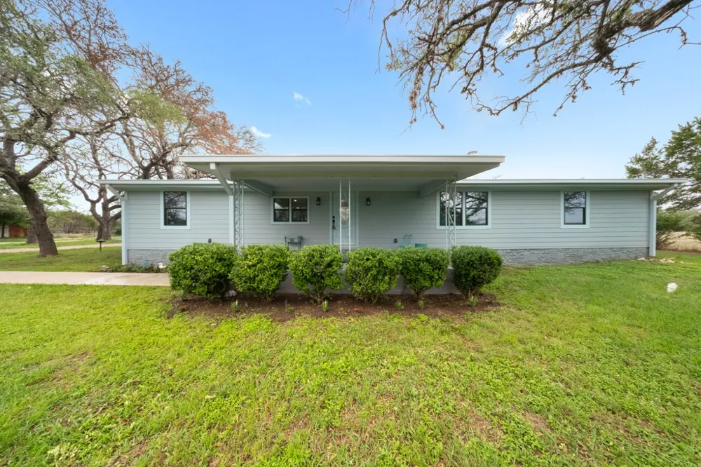 1169 W US Highway 290 Johnson City, TX 78636