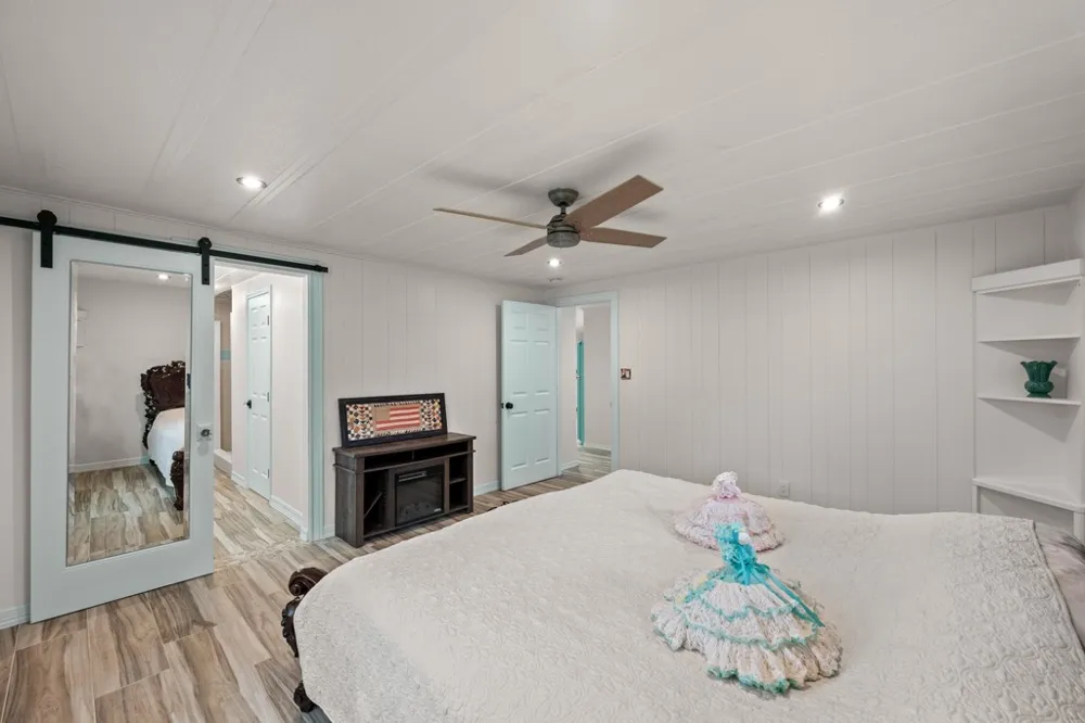 1169 W US Highway 290 Johnson City, TX 78636