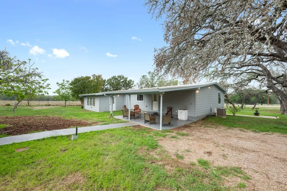 1169 W US Highway 290 Johnson City, TX 78636