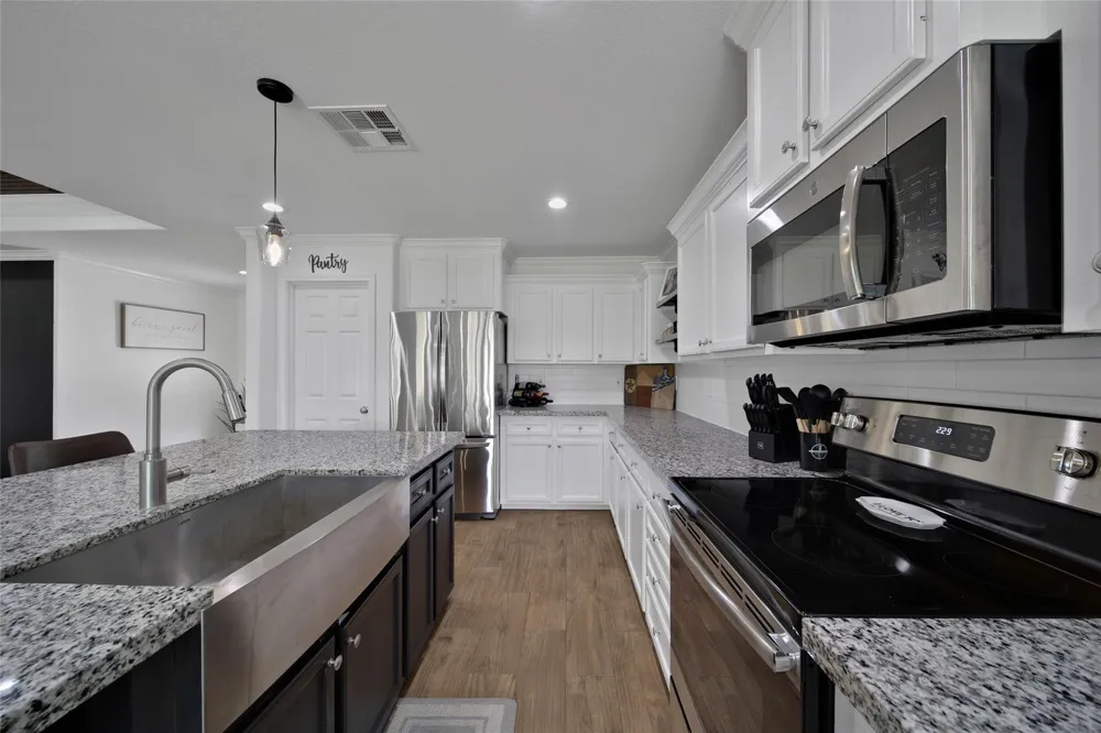 2063 White Buck Court Cleveland, TX 77328