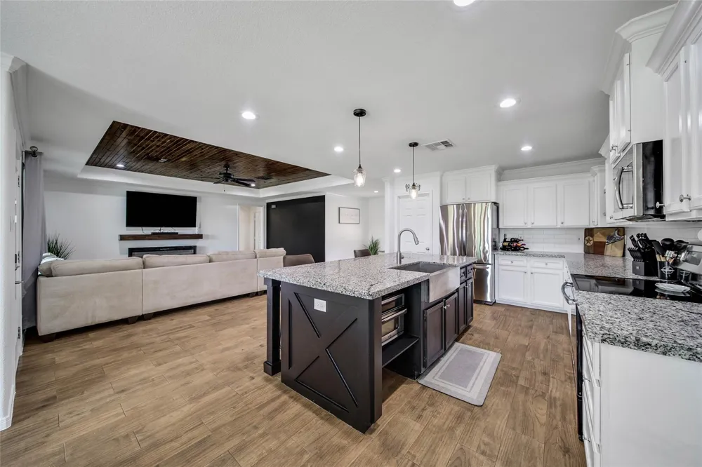 2063 White Buck Court Cleveland, TX 77328