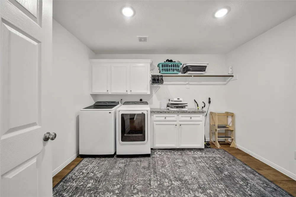 2063 White Buck Court Cleveland, TX 77328