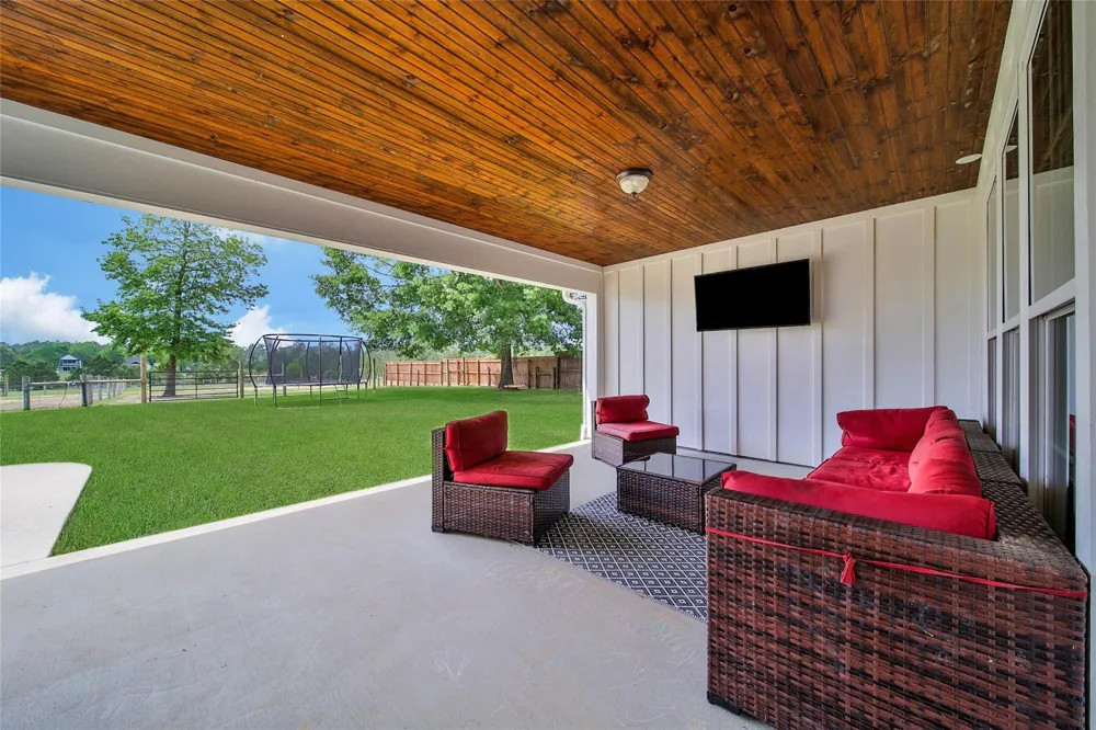 2063 White Buck Court Cleveland, TX 77328
