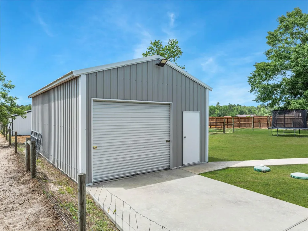 2063 White Buck Court Cleveland, TX 77328