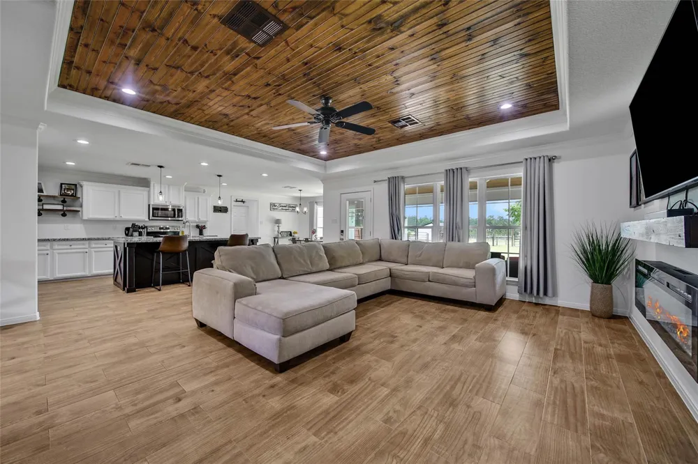 2063 White Buck Court Cleveland, TX 77328