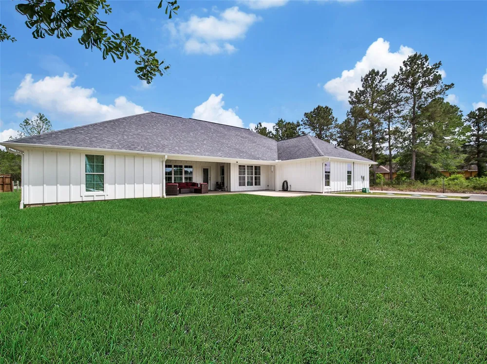 2063 White Buck Court Cleveland, TX 77328