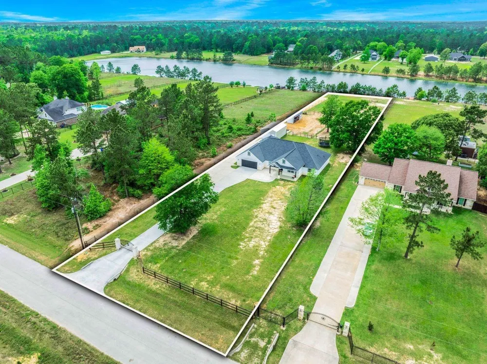 2063 White Buck Court Cleveland, TX 77328