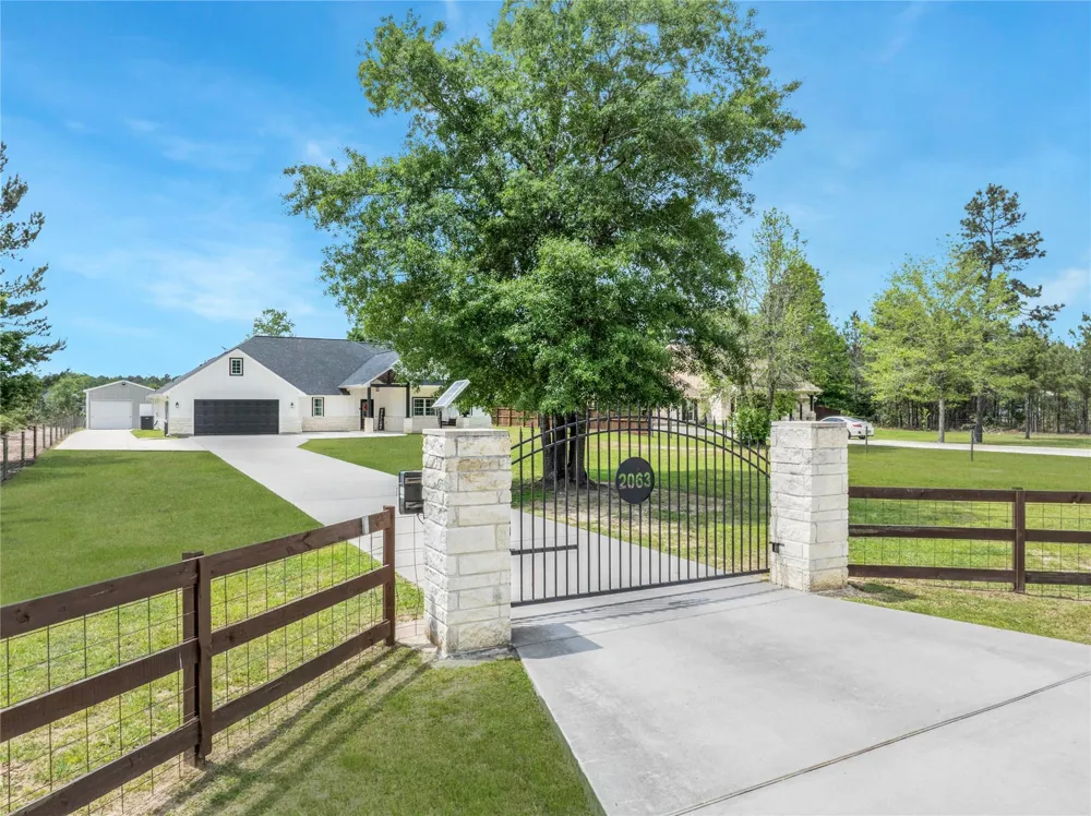2063 White Buck Court Cleveland, TX 77328