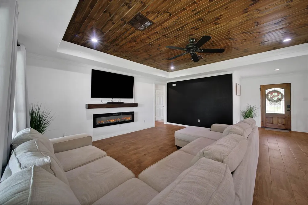 2063 White Buck Court Cleveland, TX 77328