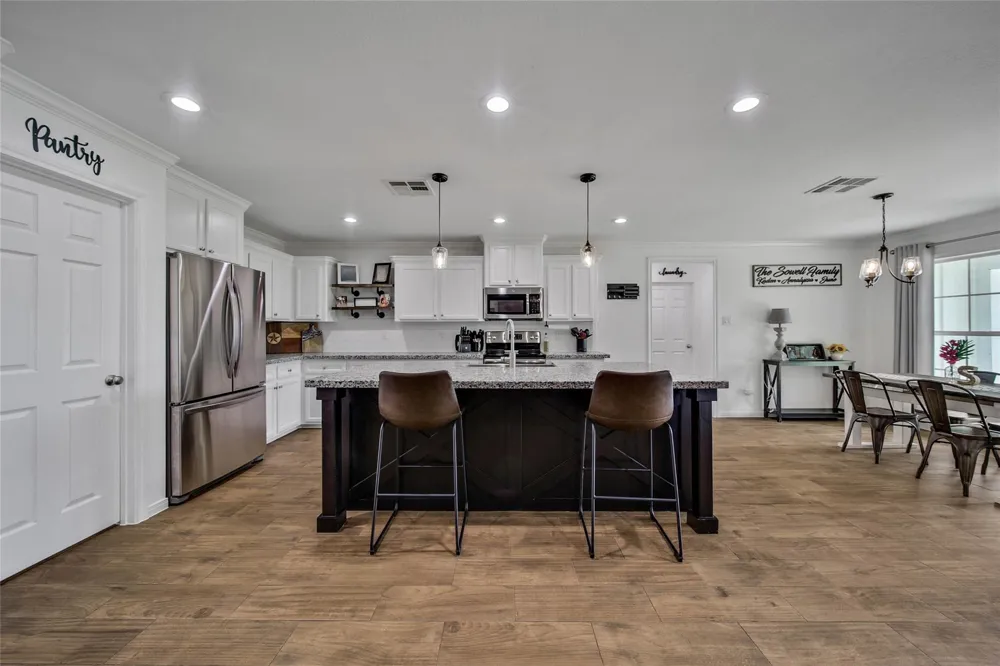 2063 White Buck Court Cleveland, TX 77328