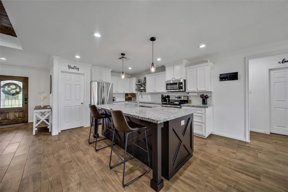 2063 White Buck Court Cleveland, TX 77328