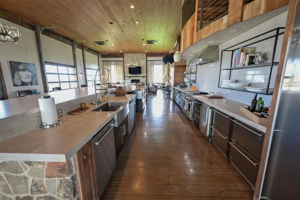 3805 Guenther Road La Grange, TX 78945