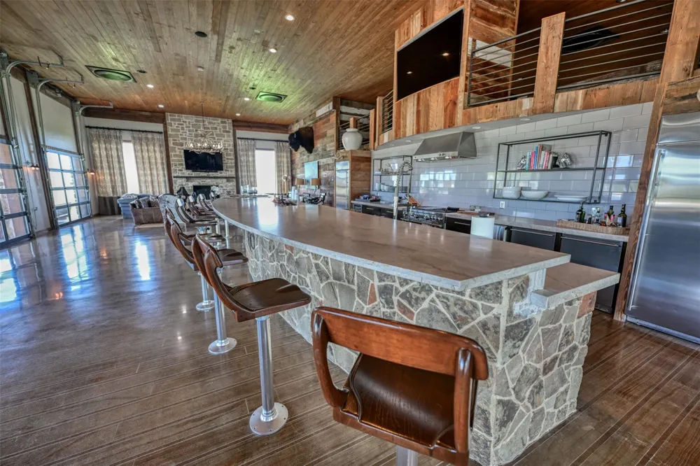 3805 Guenther Road La Grange, TX 78945