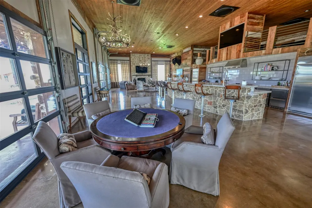 3805 Guenther Road La Grange, TX 78945