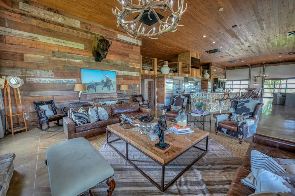 3805 Guenther Road La Grange, TX 78945
