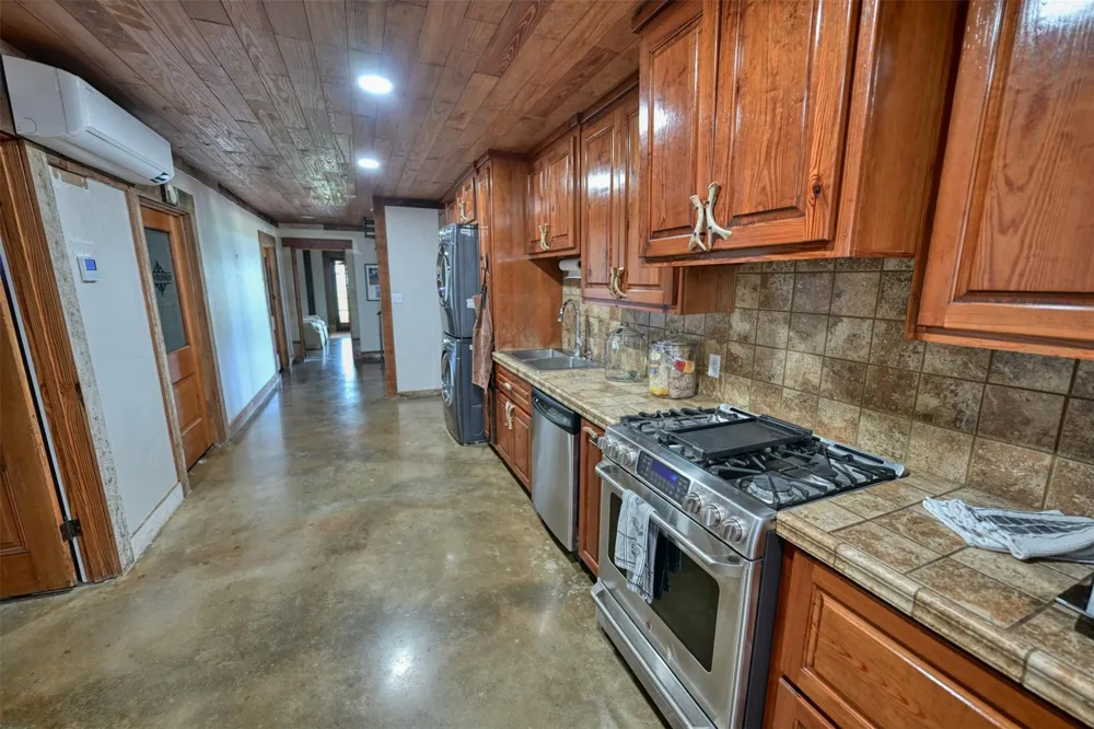 3805 Guenther Road La Grange, TX 78945