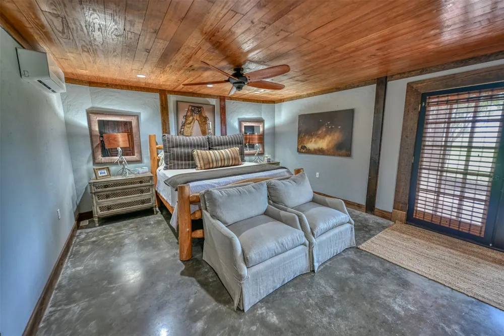 3805 Guenther Road La Grange, TX 78945