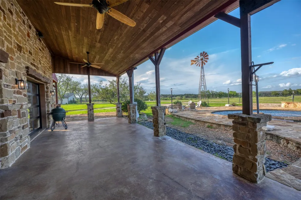 3805 Guenther Road La Grange, TX 78945